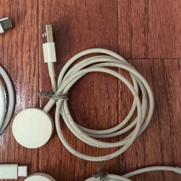 Apple Earbuds USB Cables & Apple Watch Chargers - Picture 6 of 7